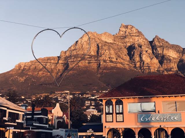 Camps Bay Heart & Table Mountain