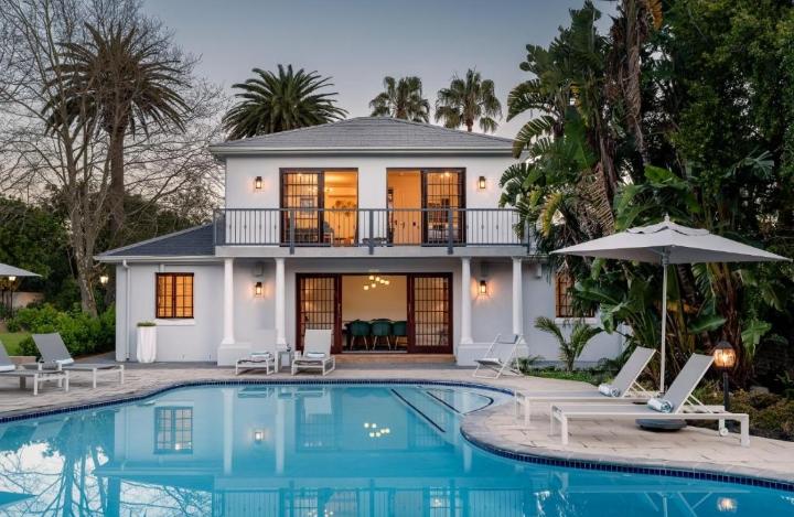 3 Nights for Couples in Luxury Castle in Cape Town